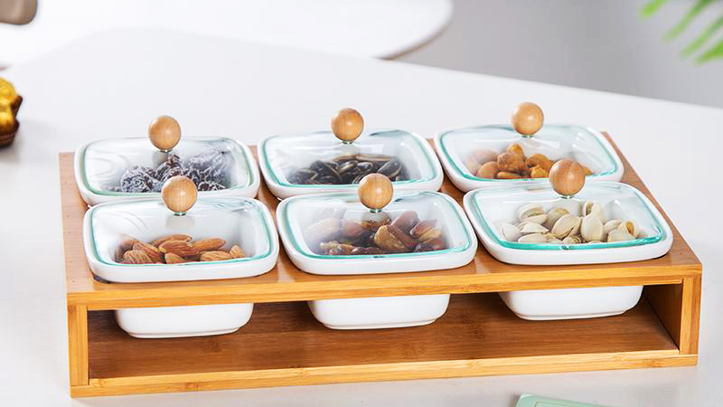 Set đựng mứt Tết 6 đĩa sứ trắng kèm khay tre